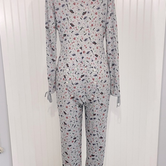 Savage X Fenty 'Tis The Savage Christmas Onesie Pjs Long Sleeve M LikeNew Unisex - Picture 8 of 12